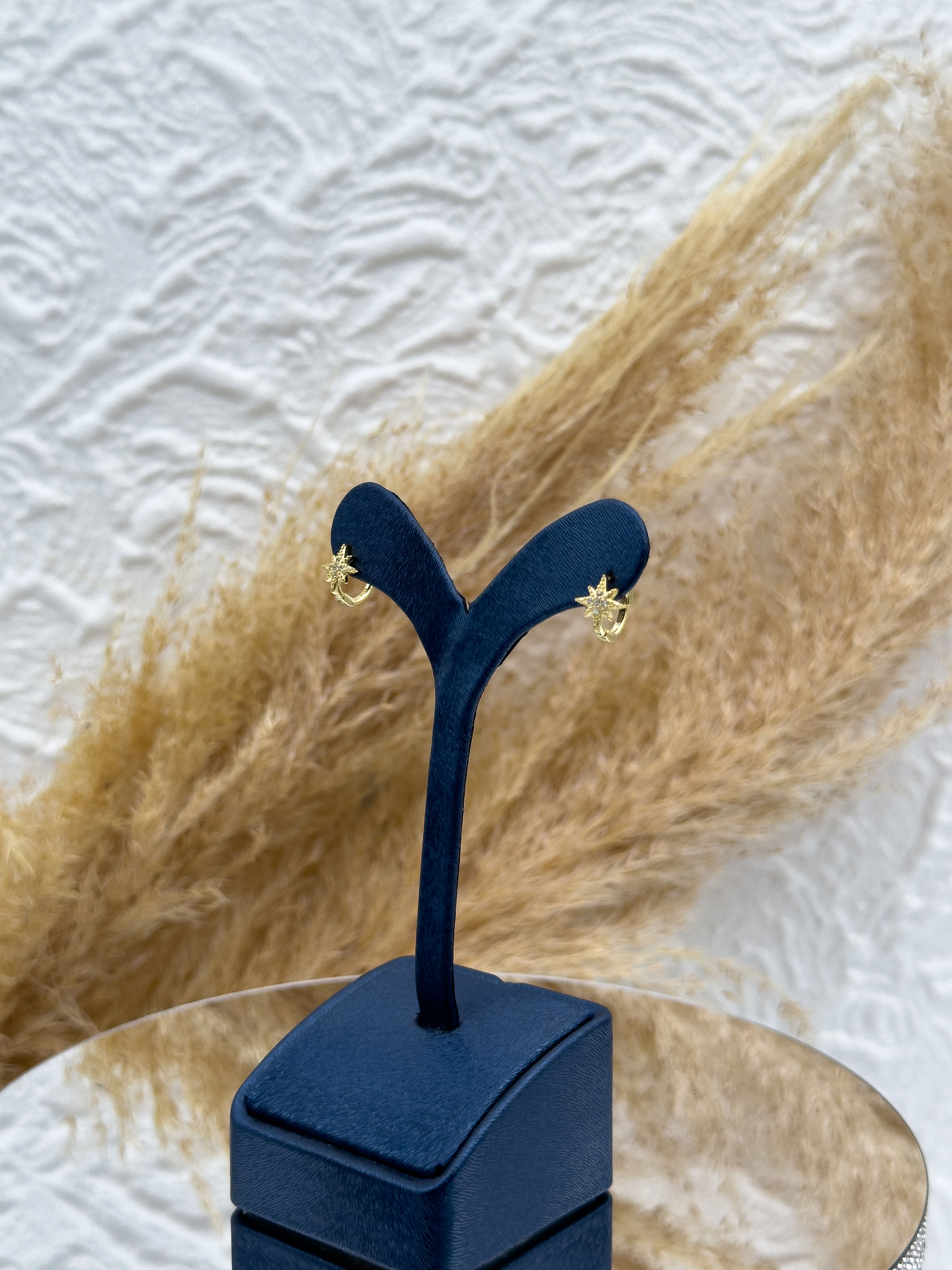 925 Ayar Gümüş Gold Renk Kuzey Yıldızı Halka Çocuk Küpesi – Zarif, Işıltılı ve Hediyelik Kız Çocuk Küpe